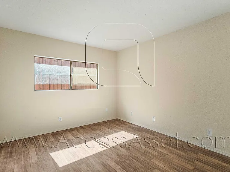 33220 Schaper St — Photo 10