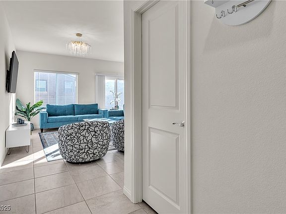 3rd image of 10931 Cambridge Lakes Ave