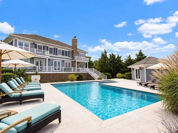23 Meadow Ln, Westhampton Beach, NY 11978
