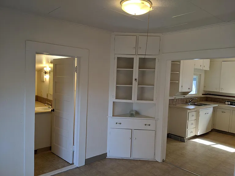 745 NW 12th St — Photo 3
