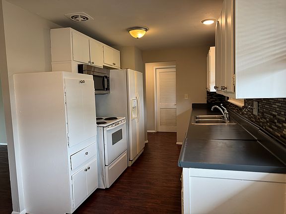 3rd image of 6387 Rosebury Dr