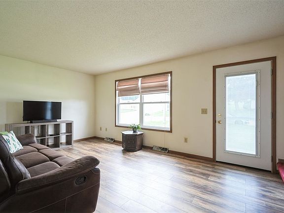 3rd image of 506 W 2nd St