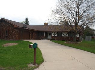 26 Caribou Ct, Appleton, WI 54911