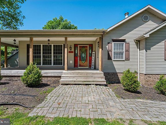 3rd image of 8354 Mountain Laurel Rd