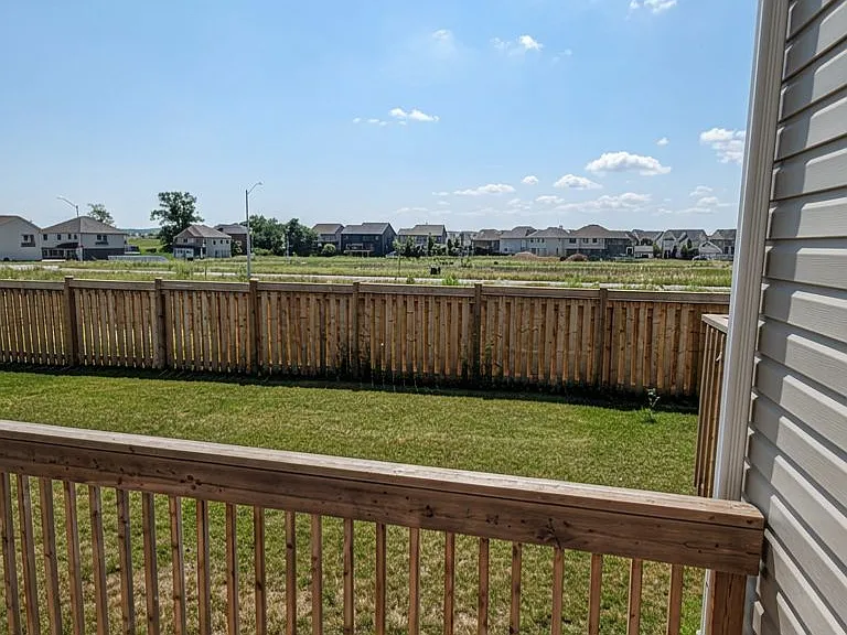 17 Rochester Dr — Photo 2