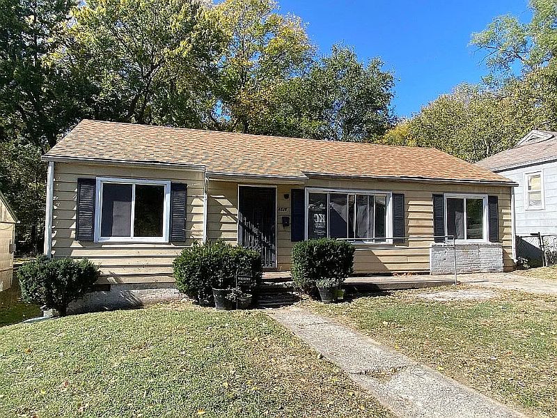 1st image of 4028 Myrtle Ave