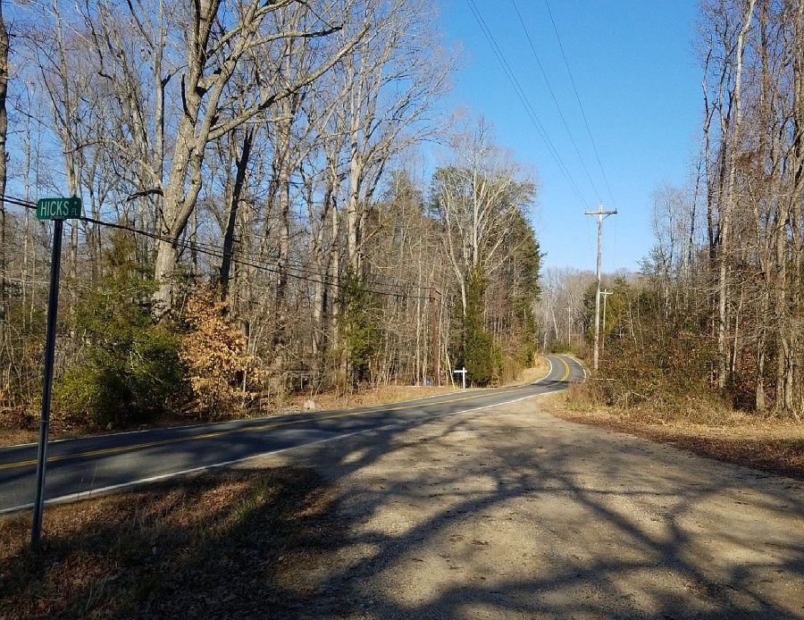 2nd image of 4040 Hicks Pl