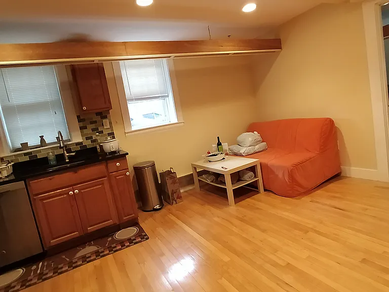 156 Magazine St #B — Photo 8