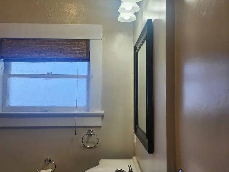 2331 E St — Photo 14