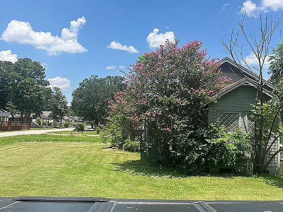 3rd image of 5395 Fairview Ave