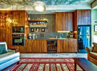 23 Brant St #310, Toronto, ON M5V2L5