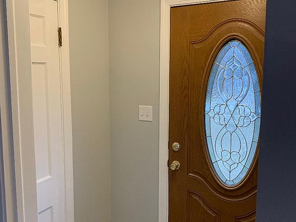 Front entrance & closet 