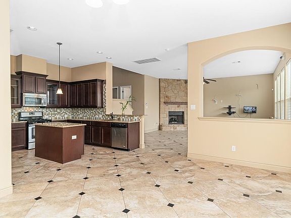 4th image of 4811 Sheila Dr