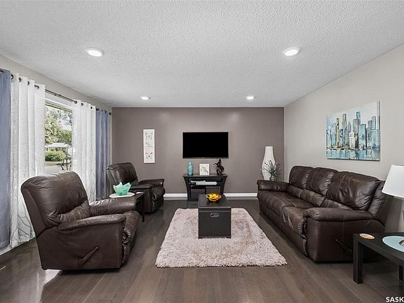 4th image of 1561 Sibbald CRESCENT