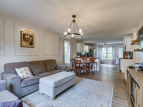 5th image of 2033 Windmeade Dr