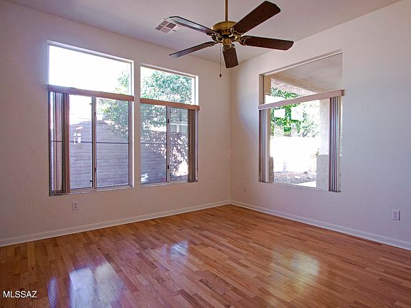 5th image of 903 E Claridge Pl