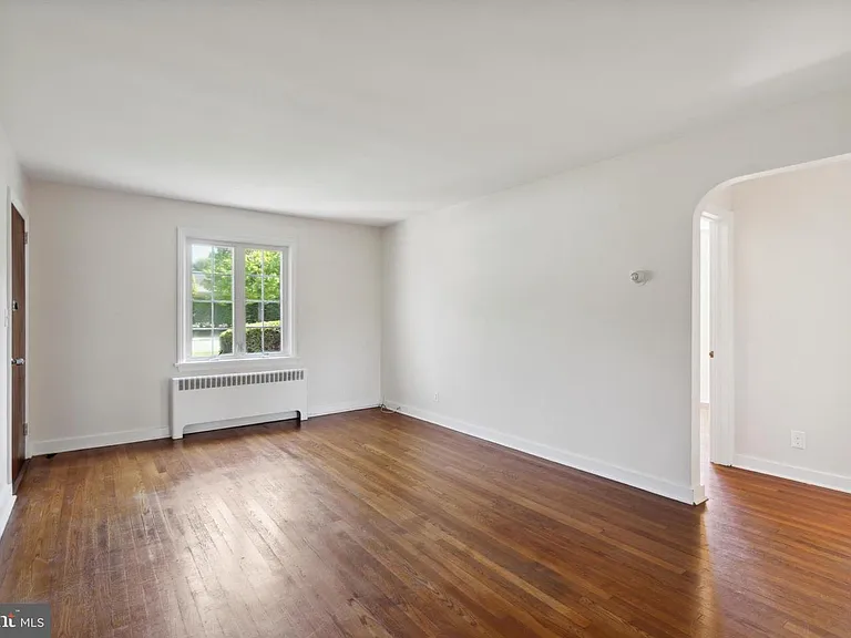 10 Lloyd Ave #1N — Photo 11