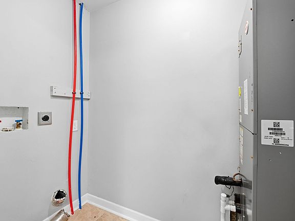 4th image of 803 Starling Ave #1