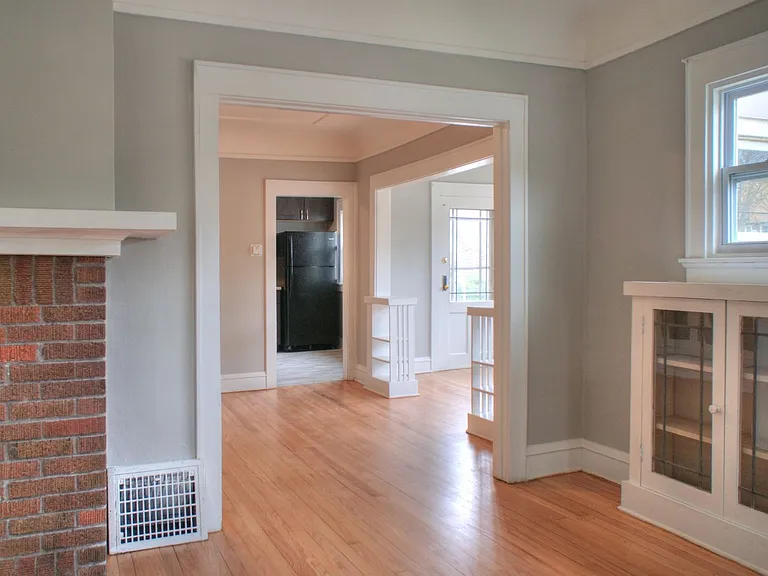 2865 N Frederick Ave — Photo 4