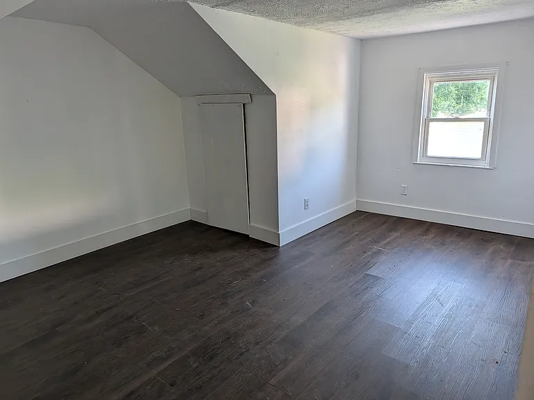 1908 Darnell Dr — Photo 9