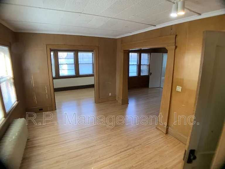 1434 W 32nd St #1 — Photo 3