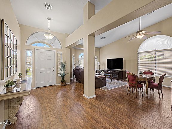 3rd image of 140 W BAYLOR Lane