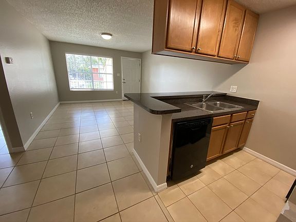 4th image of 202 Lake Parsons Grn Unit 202