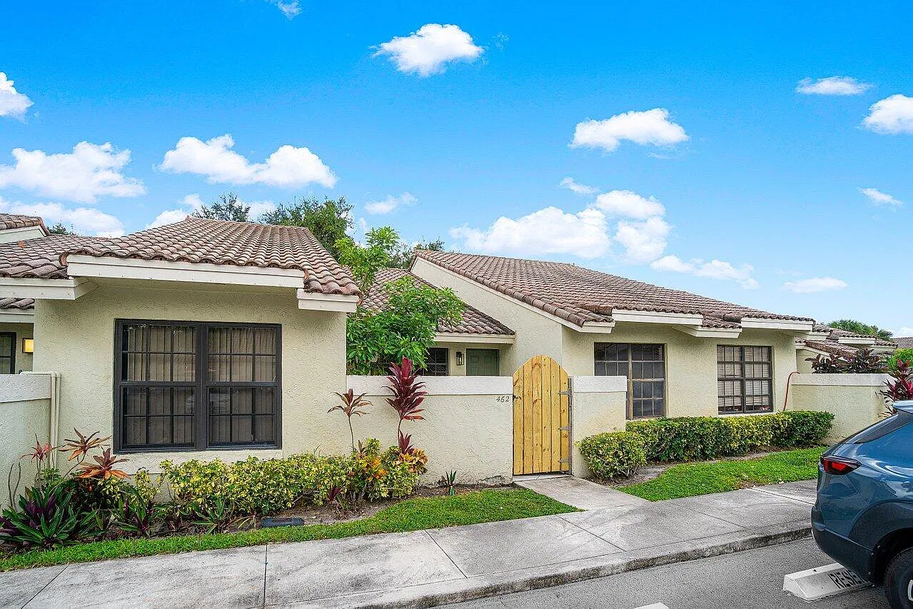 3 bed, 2.0 bath, 1286 sqft, $3,100 — Photo 2