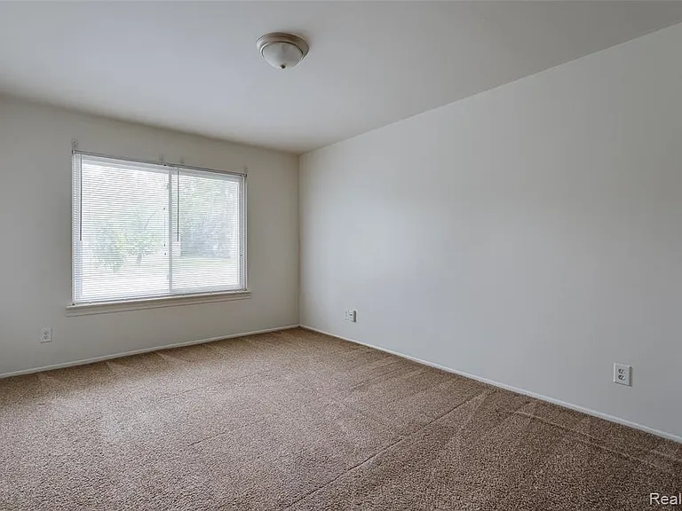 35281 Lewis St #20 — Photo 21