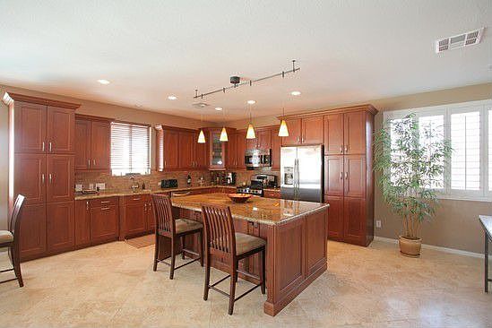 Remodeled Kitchen w/Custom Cabs. & Granite.