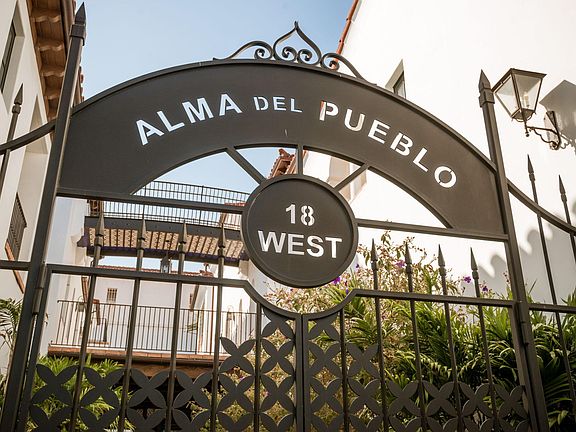 3rd image of 18 W Victoria St APT 303