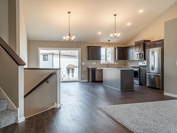 Photos of a similar Linwood model