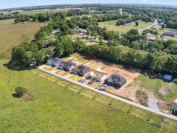 2nd image of 141 Maude Ln