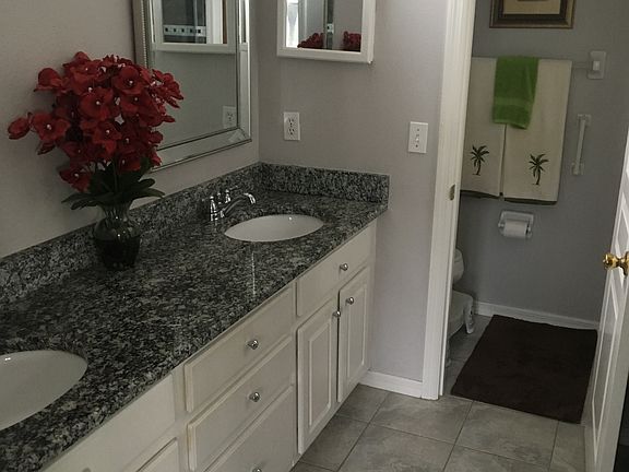 3rd image of 527 Wexford Dr