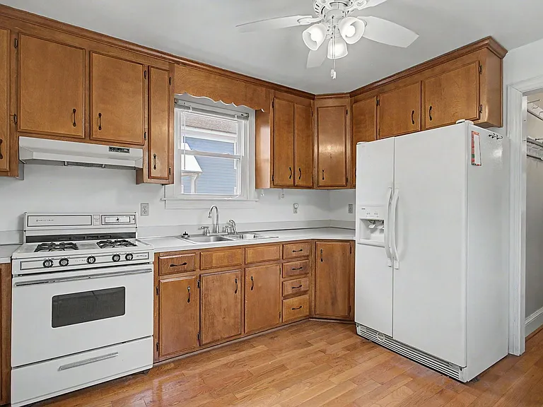 234 Washington St — Photo 9