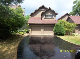 4122 White Ash Rd, Crystal Lake, IL 60014