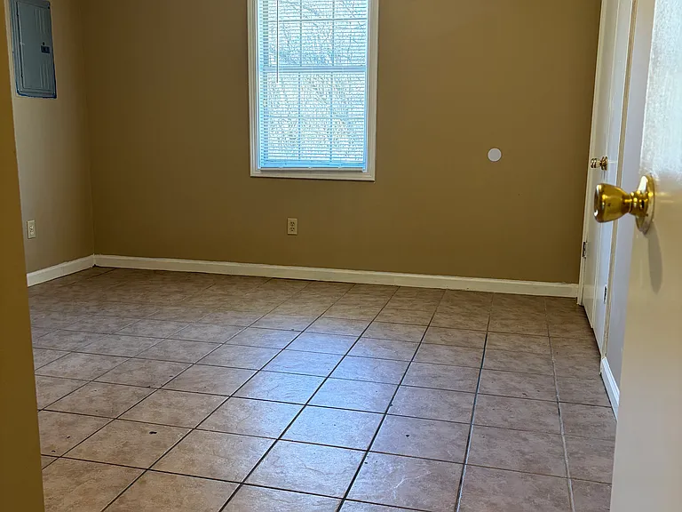 319 Peyton Ave — Photo 6