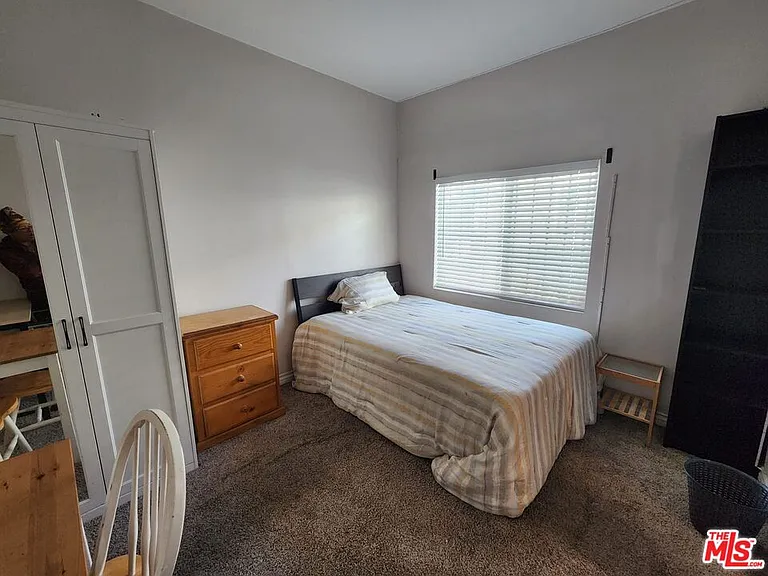 3582 S Budlong Ave — Photo 23