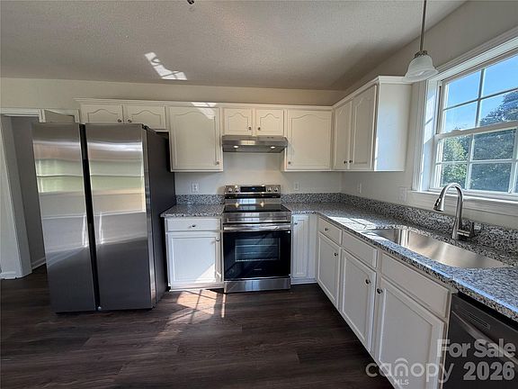 2nd image of 1667 Oak View Way