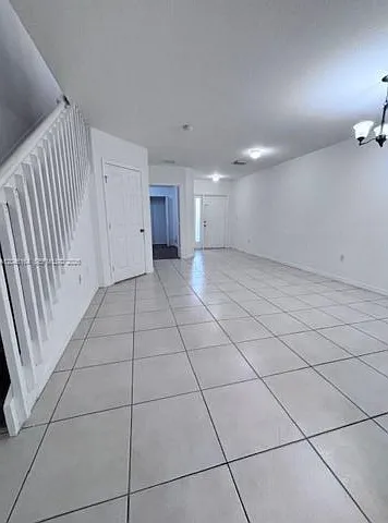 3 bed, 2.0 bath, 1380 sqft, $2,500 — Photo 4