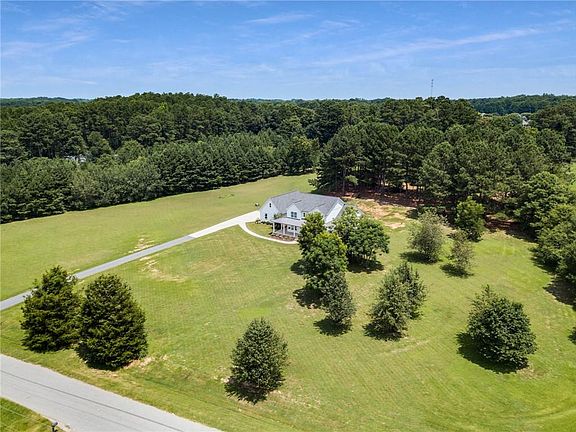 3rd image of 2349 Smith Dr