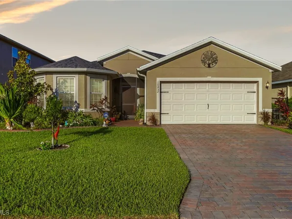 10452 Canal Brook Ln, Lehigh Acres, FL 33936