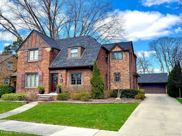 1177 Beechmont St, Dearborn, MI 48124
