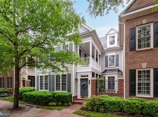 1106 Roundhouse Ln, Alexandria, VA 22314