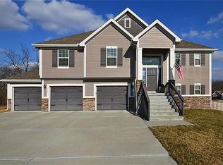 1509 NE Mary Cir, Smithville, MO 64089