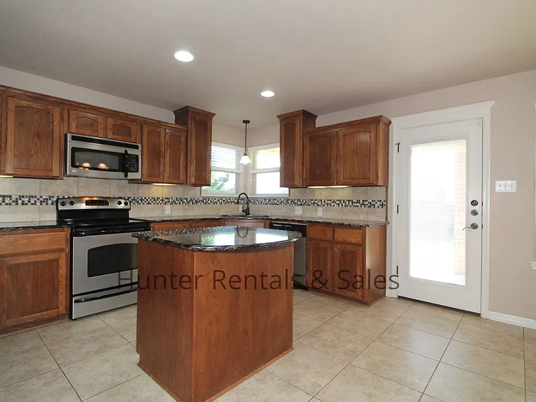 2522 Boxwood Dr — Photo 10