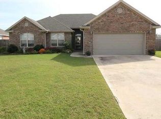 709 Grant Ave, Prairie Grove, AR 72753