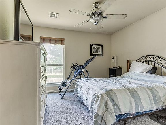 3rd image of 1127 Woodbrook Dr
