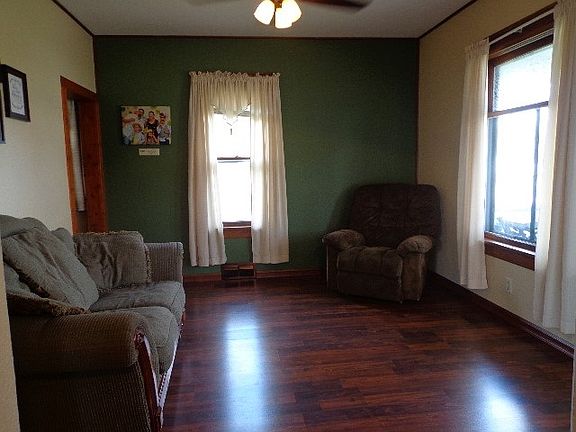 3rd image of 208 S Elm St