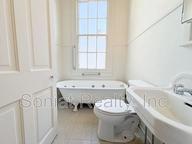 2657 Ursulines Ave — Photo 6